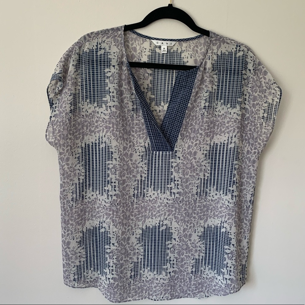 CAbi Sheer short sleeve blouse M Gray, White, Tan